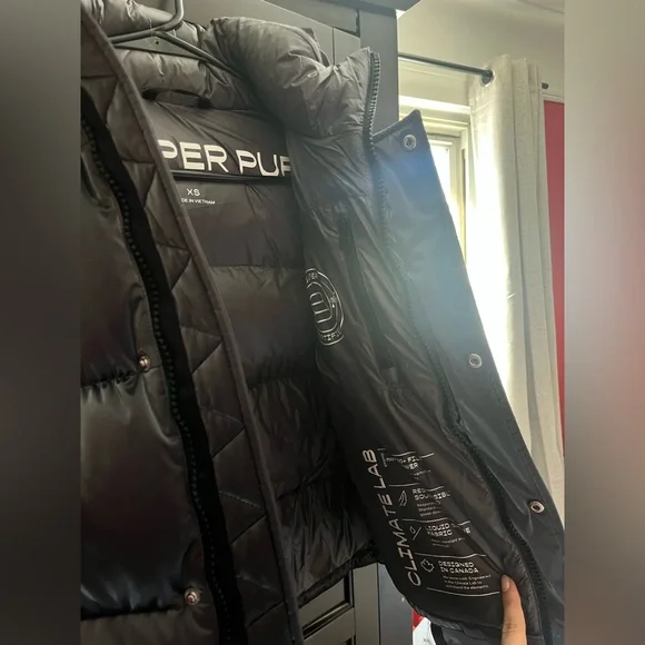 Basically new* Aritzia liquid shine Gray Puffer Jacket - Picture 5 of 8